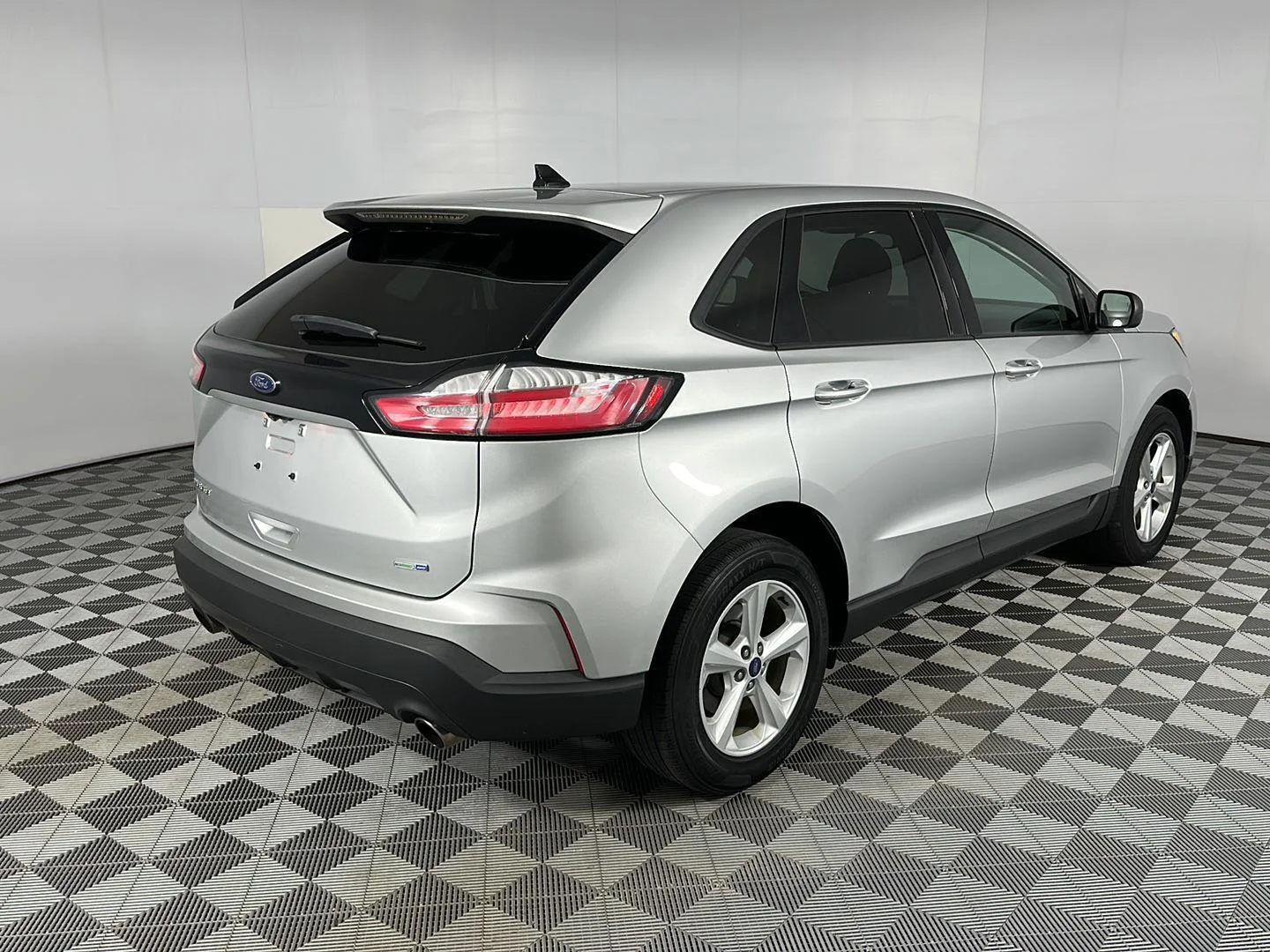 Used 2019 Ingot Silver Ford SE image 8