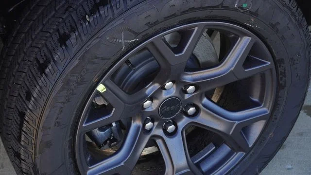 New 2026 Bright White Clear-Coat Exterior Paint Jeep Limited Altitude image 11