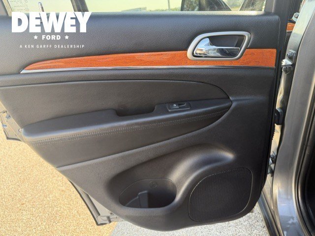 Used 2011 Mineral Gray Clearcoat Metallic Jeep Overland image 24