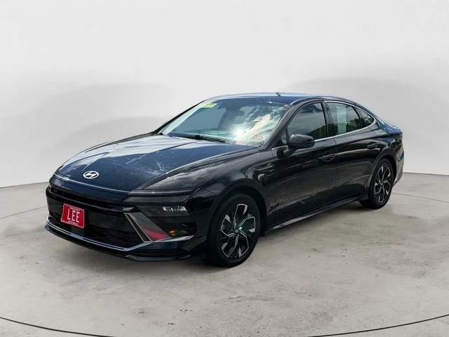 Used 2024 Onyx Black Hyundai SEL image 1