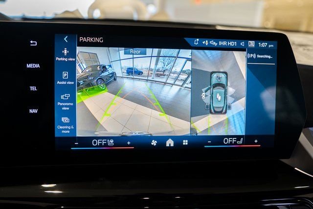 Certified Used 2026 Cape York Green Metallic BMW xDrive28i image 31