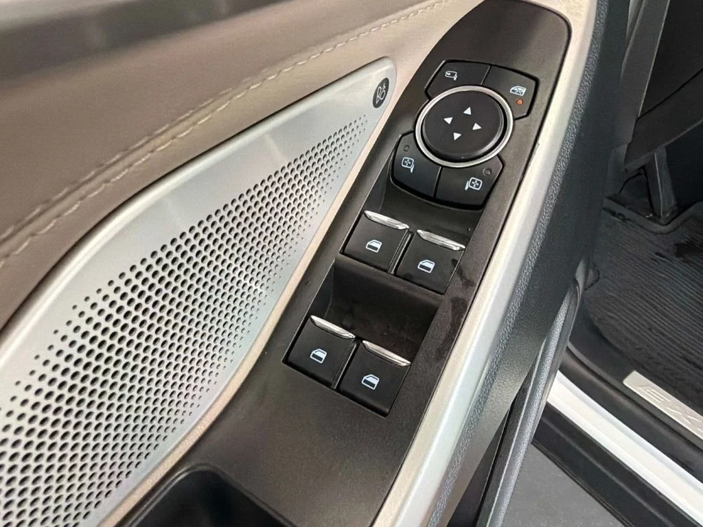 Used 2023 White Ford Limited image 19