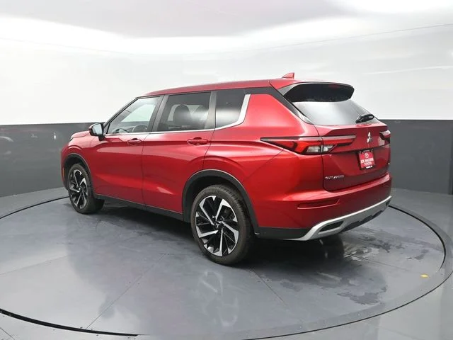 Used 2024  Mitsubishi SE image 6