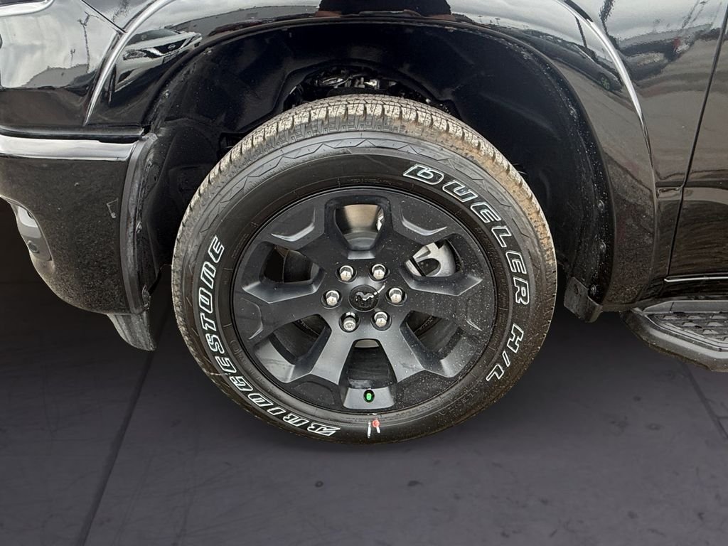 New 2026 Diamond Black Crystal Pearl-Coat Exterior Paint RAM Big Horn/Lone Star image 9