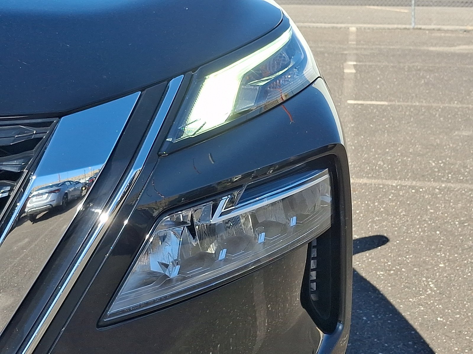 Used 2023 Super Black Nissan SV image 9