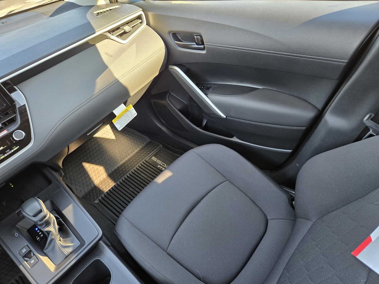 2026 Toyota Corolla Cross LE - Photo 13