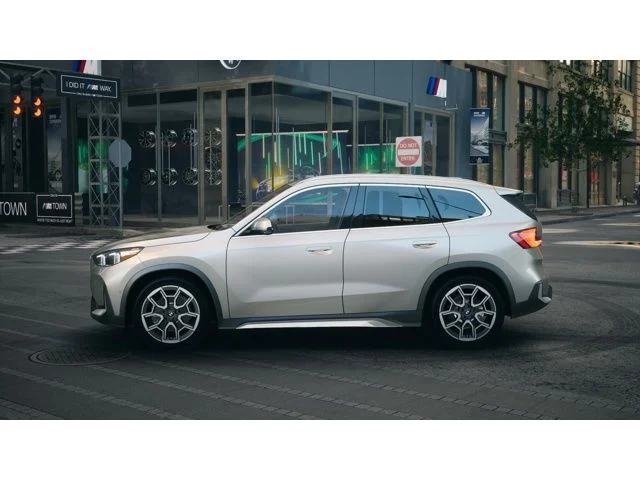 Used 2026 Space Silver Metallic BMW xDrive28i image 4