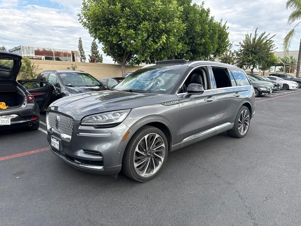 Used 2022 Gray Lincoln Reserve image 1