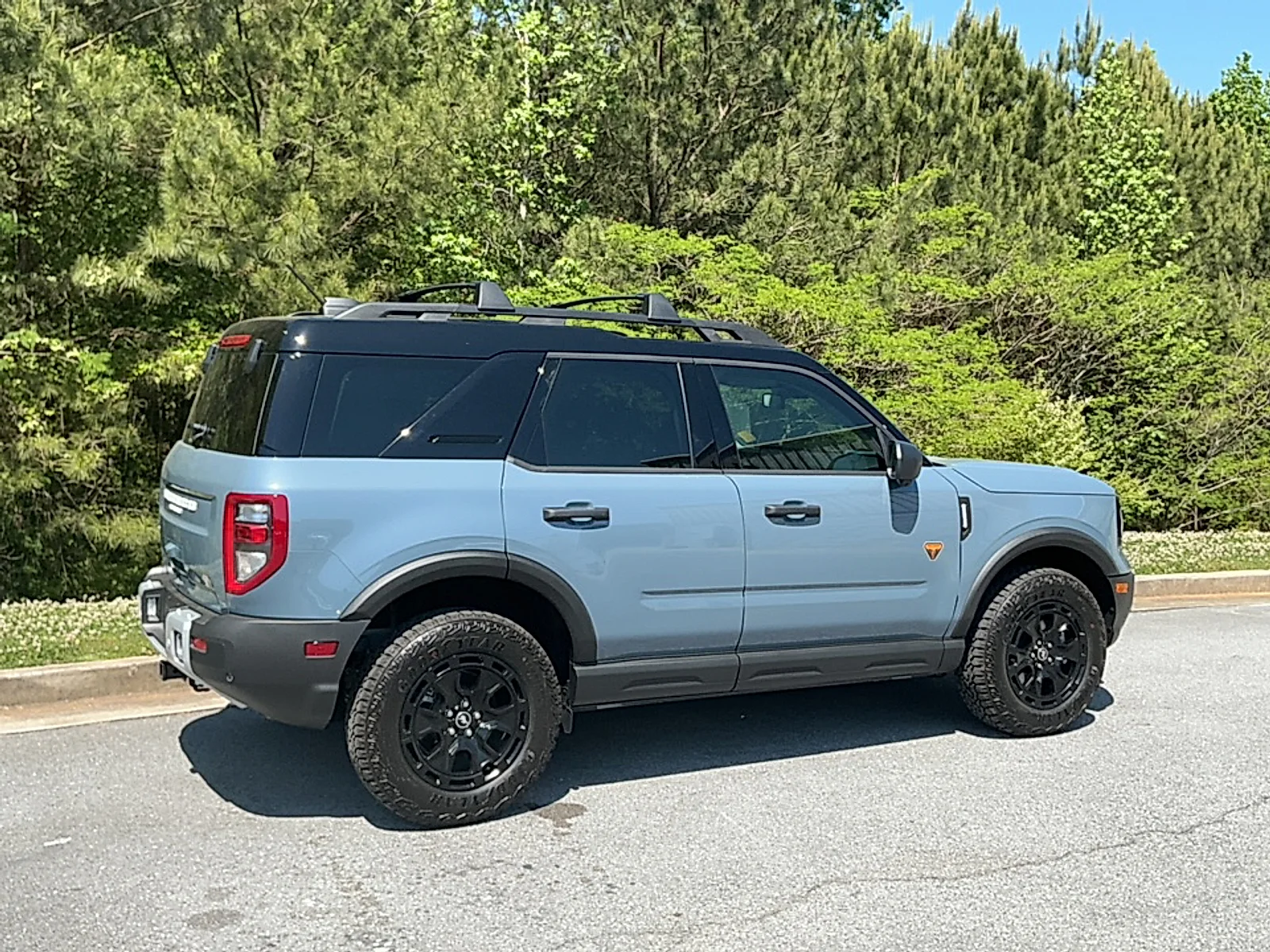 Used 2025 Azure Gray Metallic Tri-Coat Ford Badlands image 2