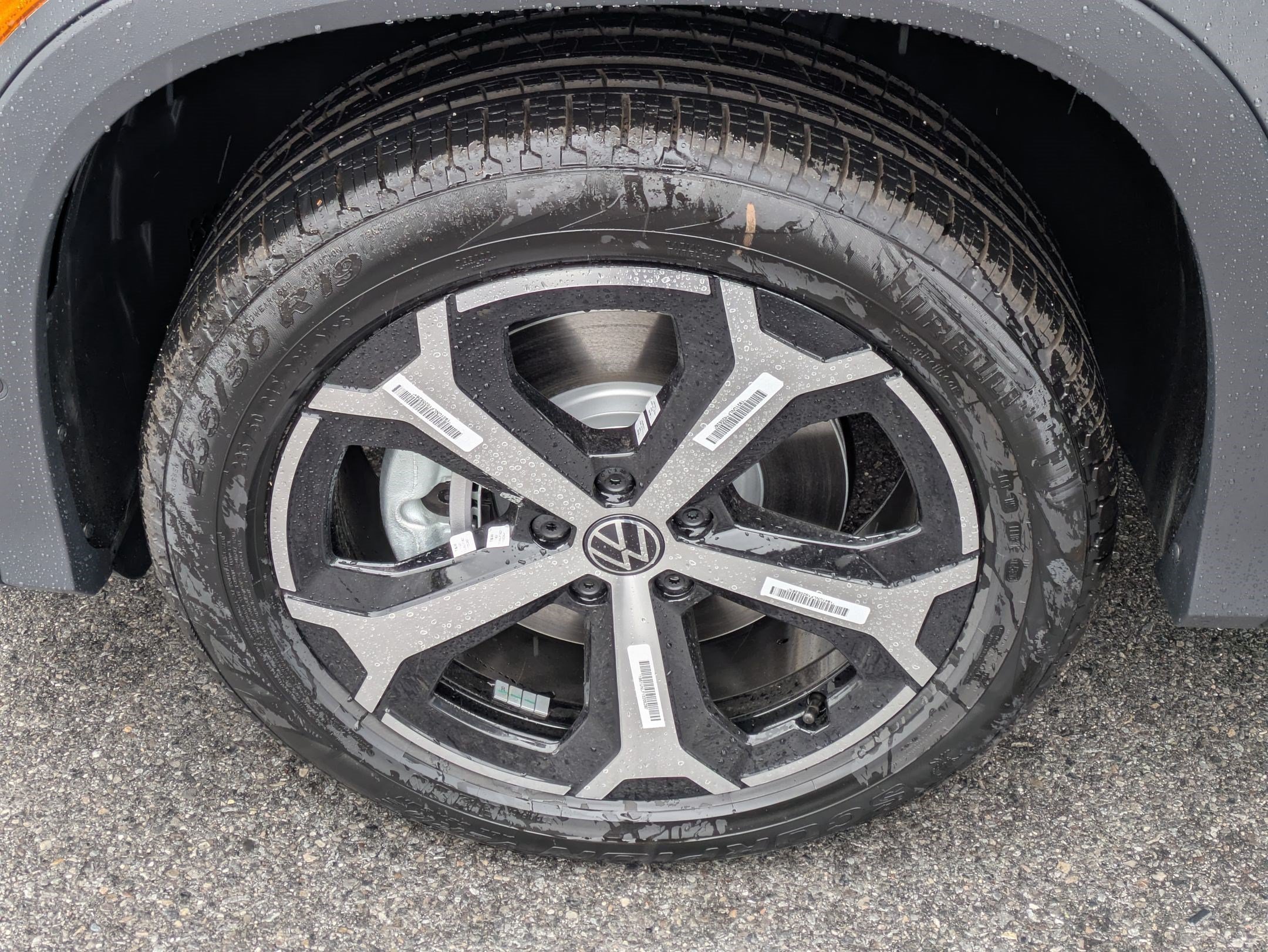 New 2026 Platinum Gray Metallic Volkswagen SE image 15