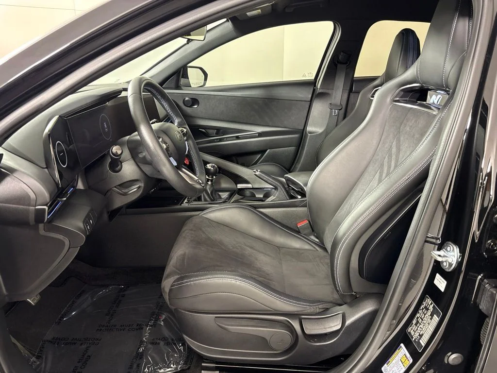 Used 2025 Black Hyundai Base image 27