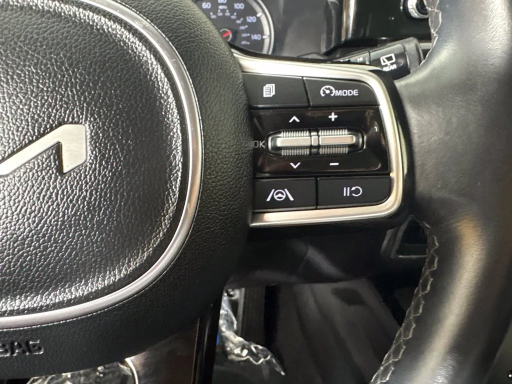 Used 2023 Silver Kia S image 26