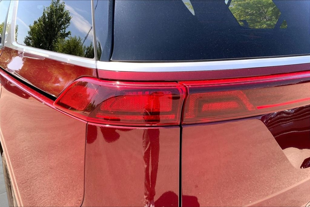 Used 2022 Red Kia LXS image 23