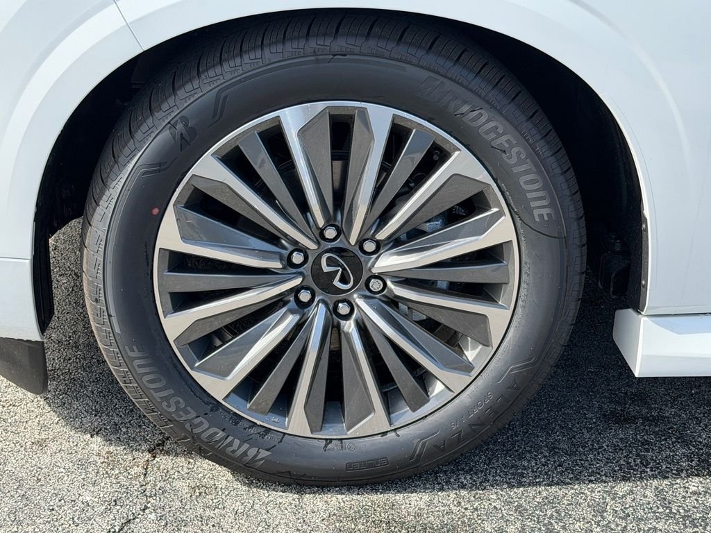 New 2027 RADIANT WHITE INFINITI Luxe 2WD image 11