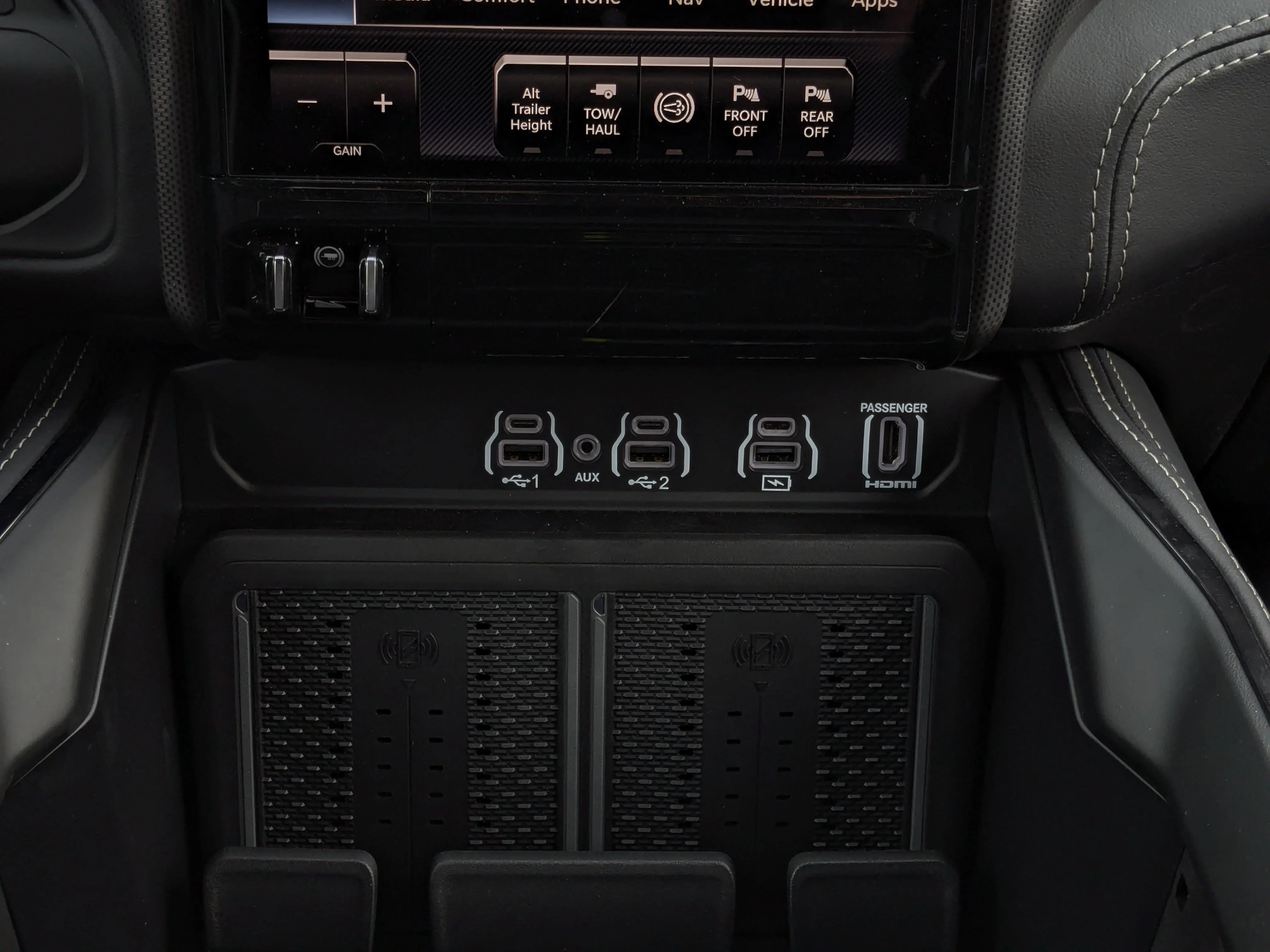 New 2026 White RAM Limited - Dually Max Tow Grp - Night Edition - Power Sunroof & Tons More! image 25