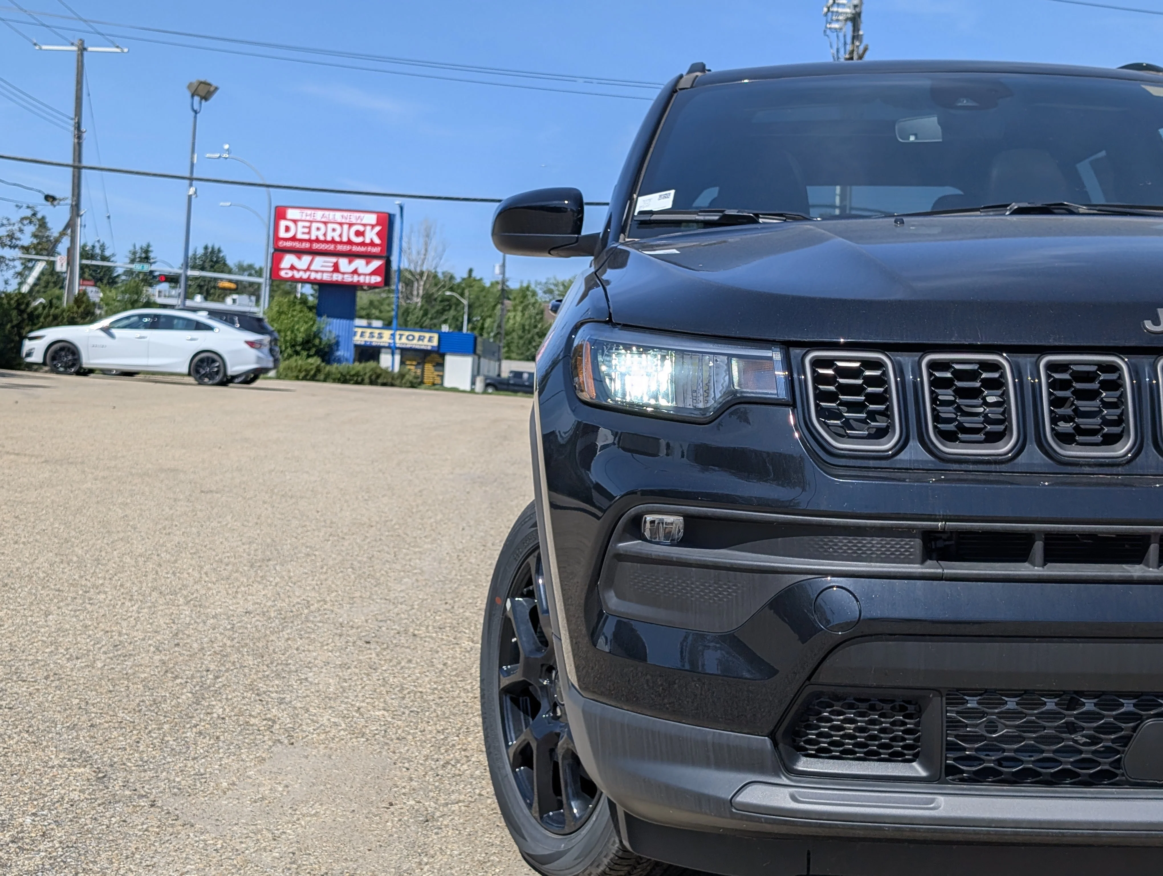 New 2026 Diamond Black Crystal Pearl Jeep North image 11