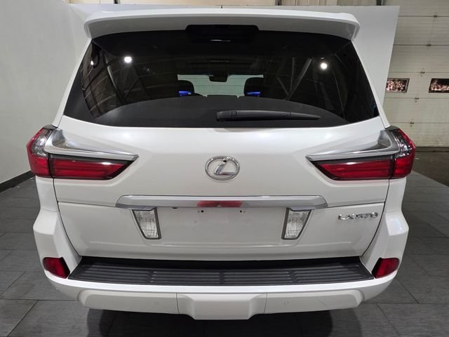 Used 2016  Lexus 570 image 4