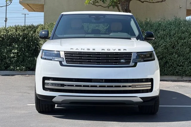 New 2026 Fuji White Land Rover SE image 8