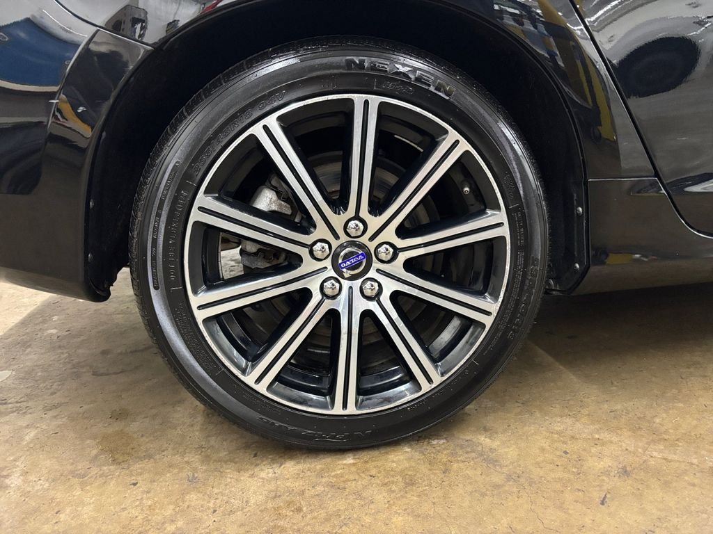 Used 2017 Onyx Black Metallic Volvo T5 image 39