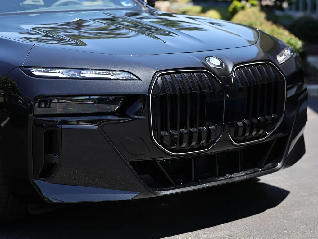 New 2026 Black Sapphire Metallic BMW 760i xDrive image 2