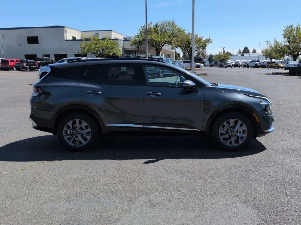 Certified Used 2023 Gravity Gray Kia SX image 6