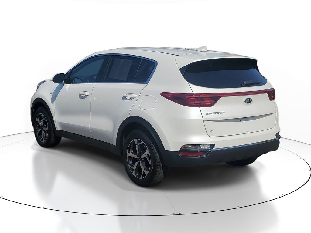 Used 2022 Snow White Pearl Kia LX image 3