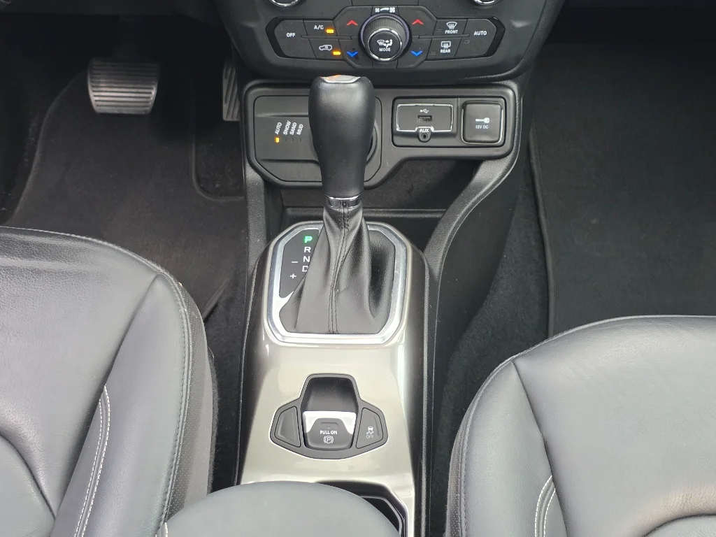 Used 2018 Jetset Blue Jeep Limited image 25