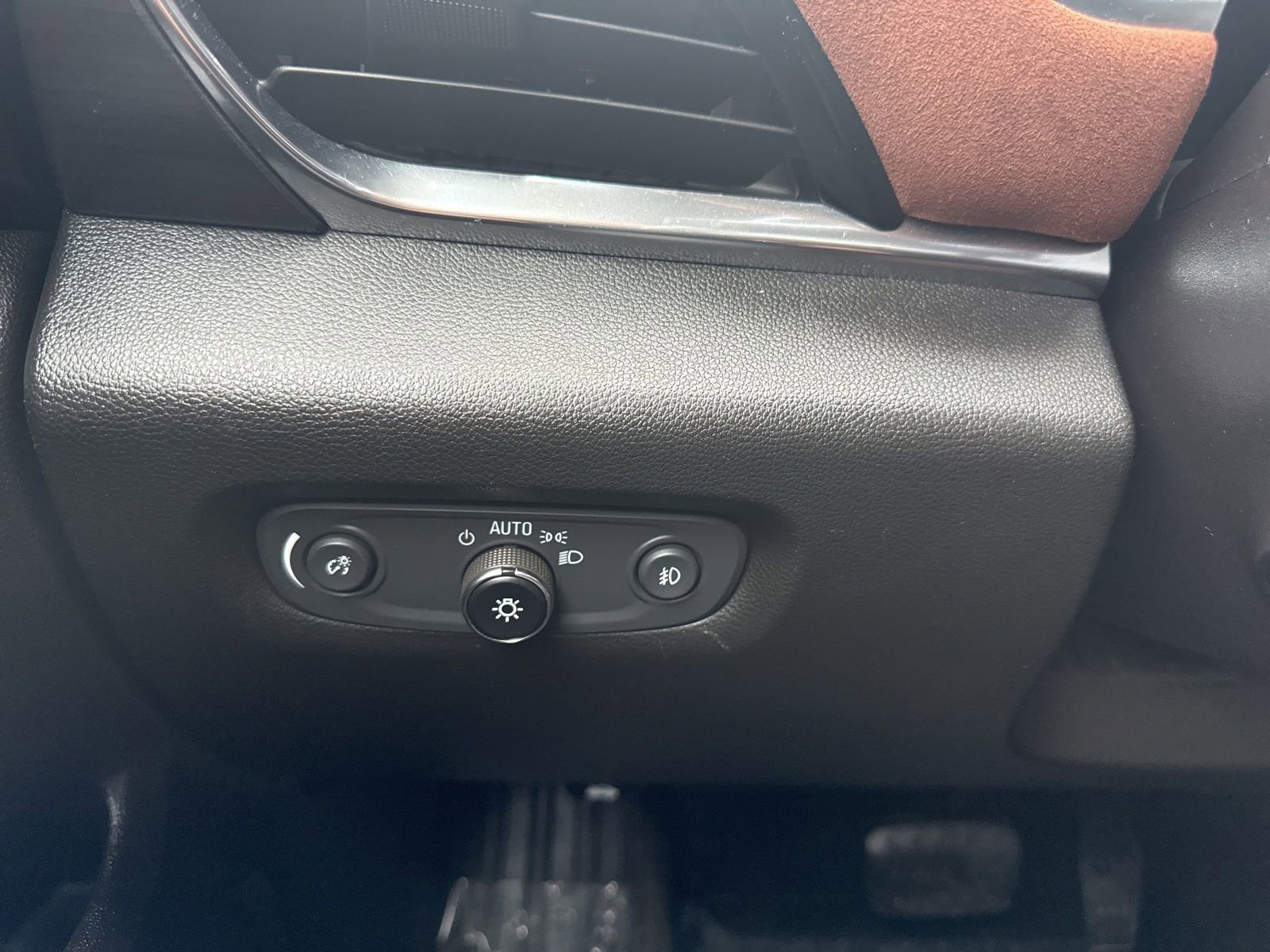 Used 2019 Mosaic Black Metallic Chevrolet High Country image 42