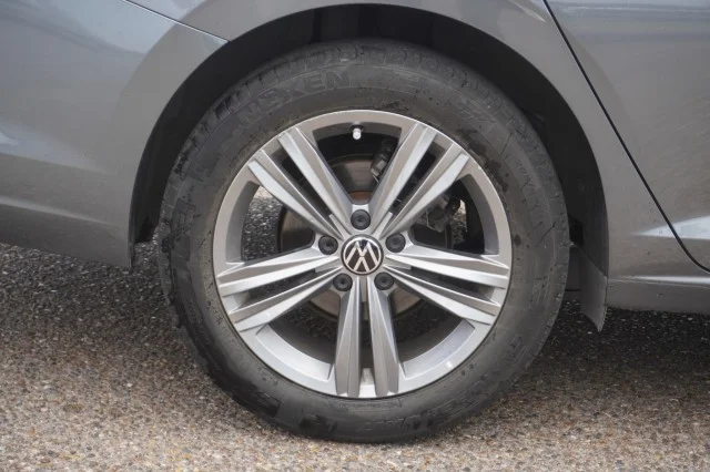 Used 2024 Gray Volkswagen SE image 6