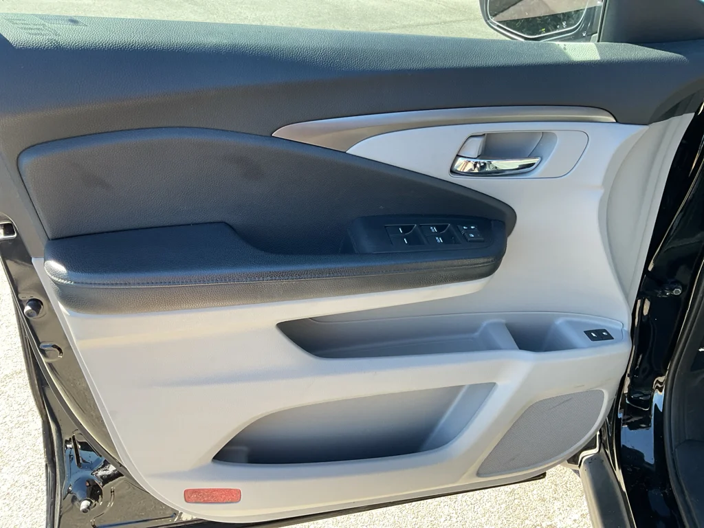 Used 2017 Crystal Black Pearl Honda EX-L image 19