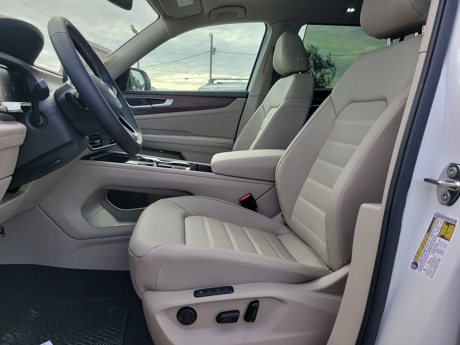 New 2026 Opal White Pearl Volkswagen 2.0T SEL image 18
