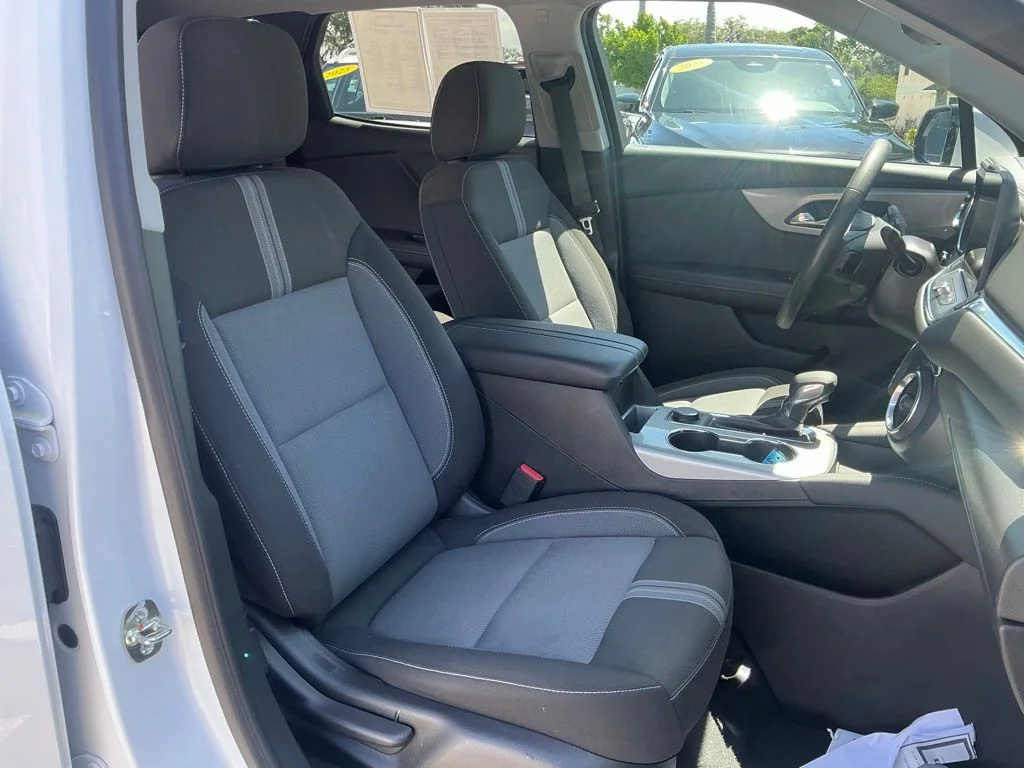 Used 2025 White Chevrolet LT image 16