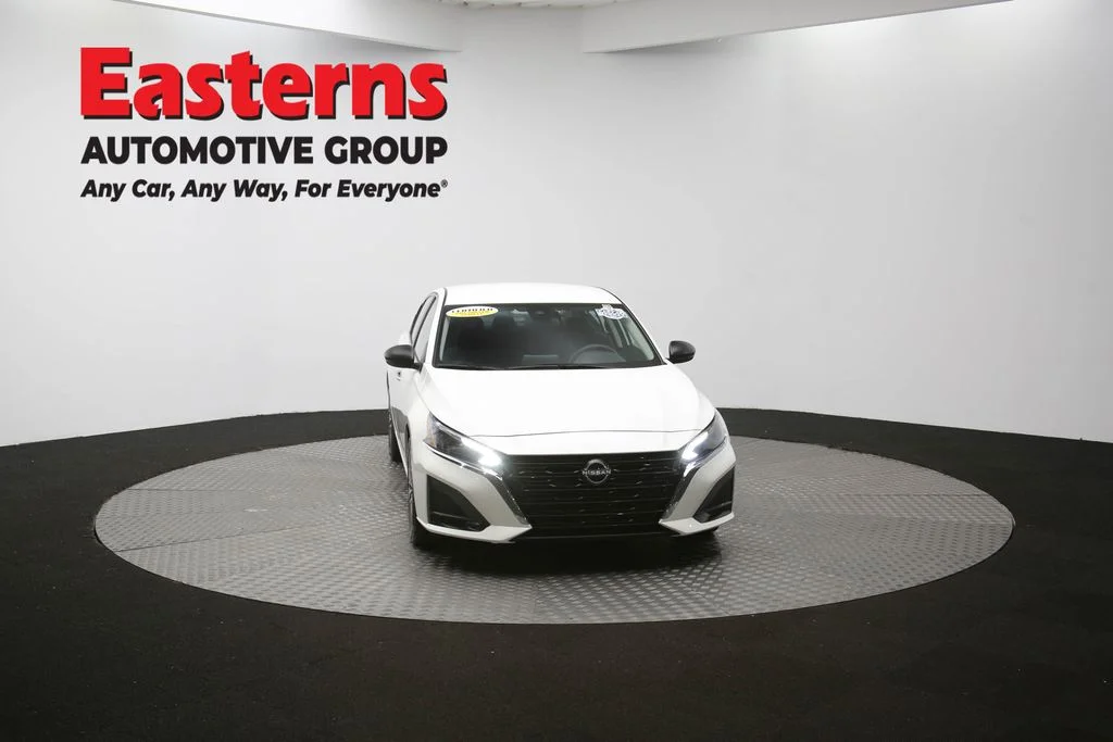 Used 2024 White Nissan 2.5 SV image 50