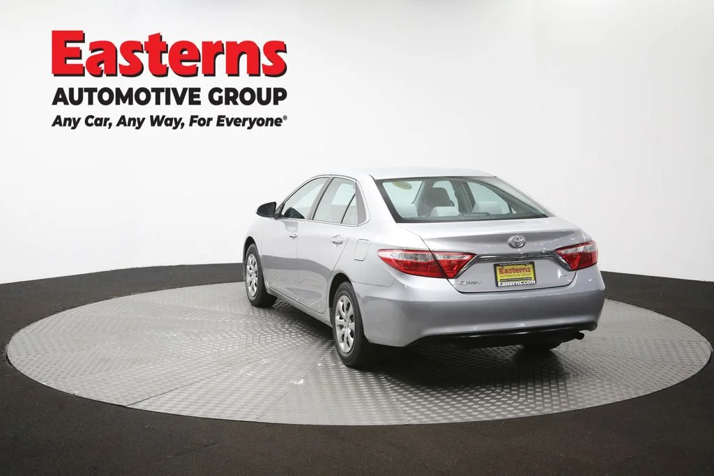 Used 2015 Silver Toyota LE image 64