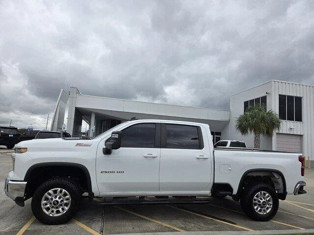Used 2024 Summit White Chevrolet LT image 2