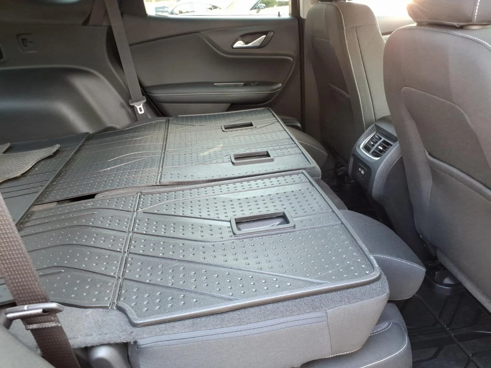 Used 2024 Sterling Gray Metallic Chevrolet LT image 29