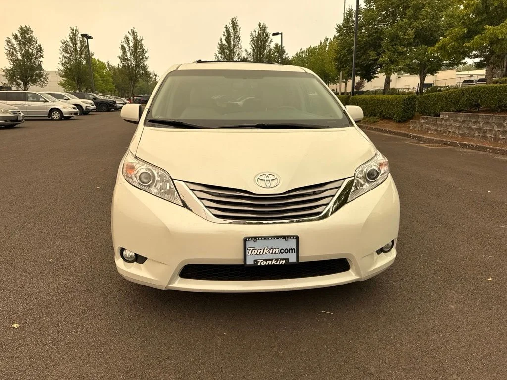 Used 2015 Blizzard Pearl Toyota XLE image 2