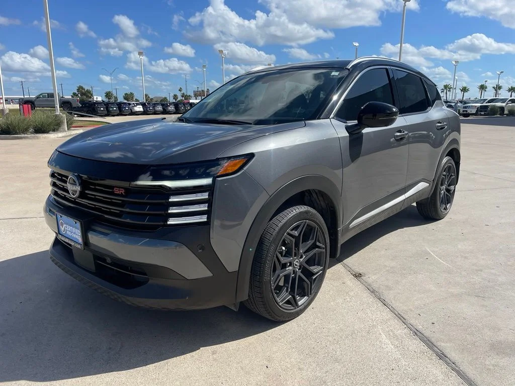 Used 2025 Gray Nissan SR image 3
