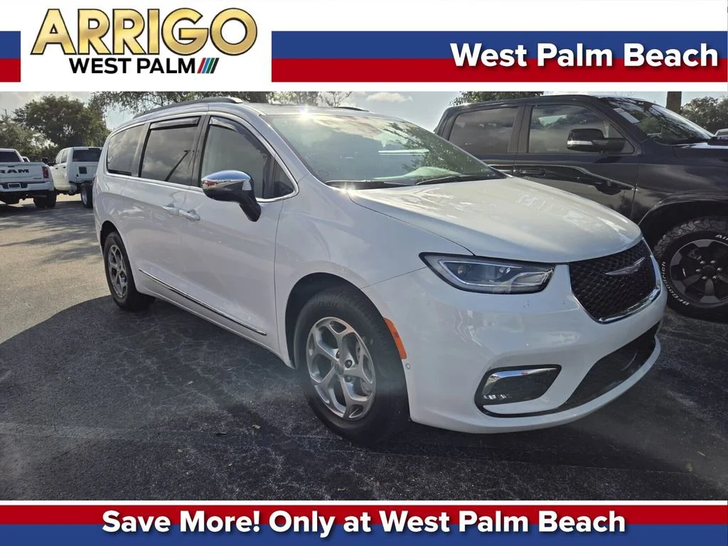 2023 Chrysler Pacifica Limited AWD's photo