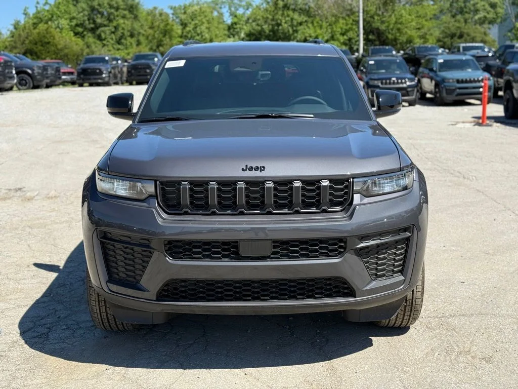 New 2026 Baltic Gray Metallic Clear-Coat Exterior Paint Jeep Altitude image 3