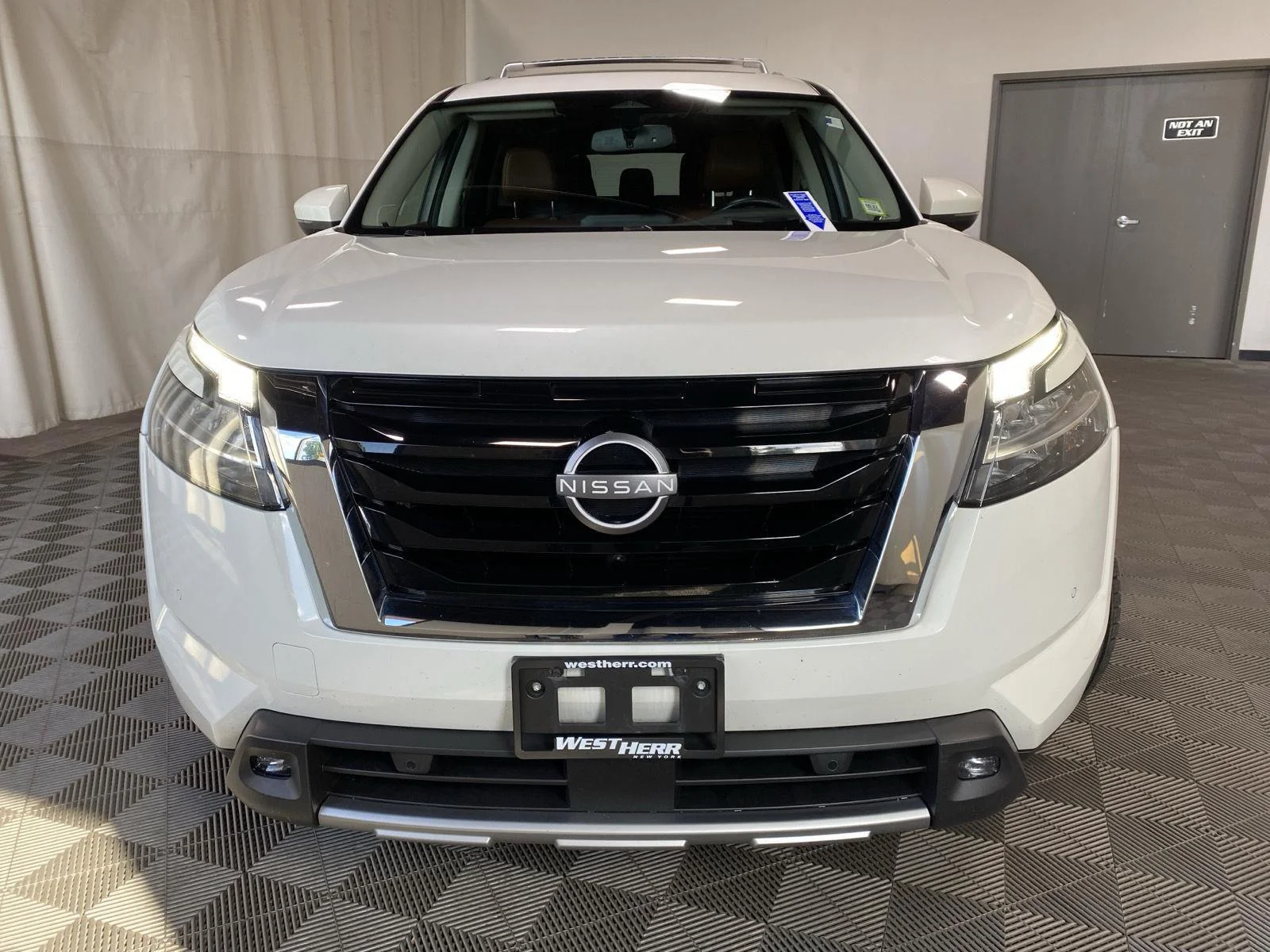 Used 2022 Pearl White Tricoat Nissan Platinum image 2