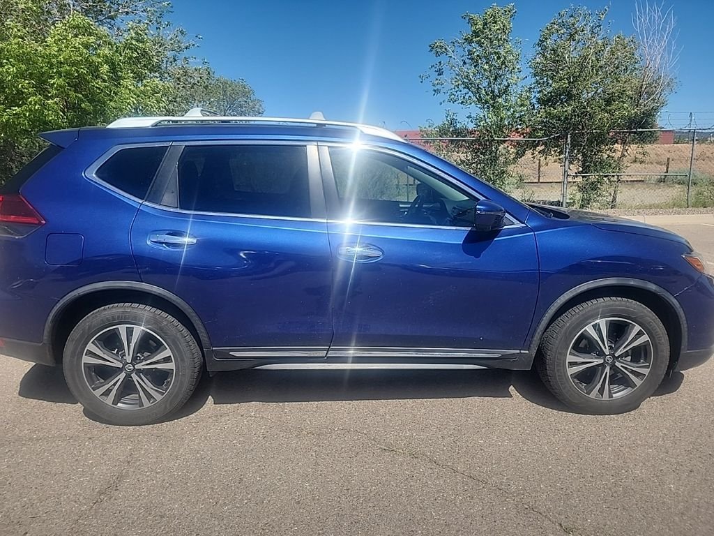 Used 2018 Blue Nissan SL image 4