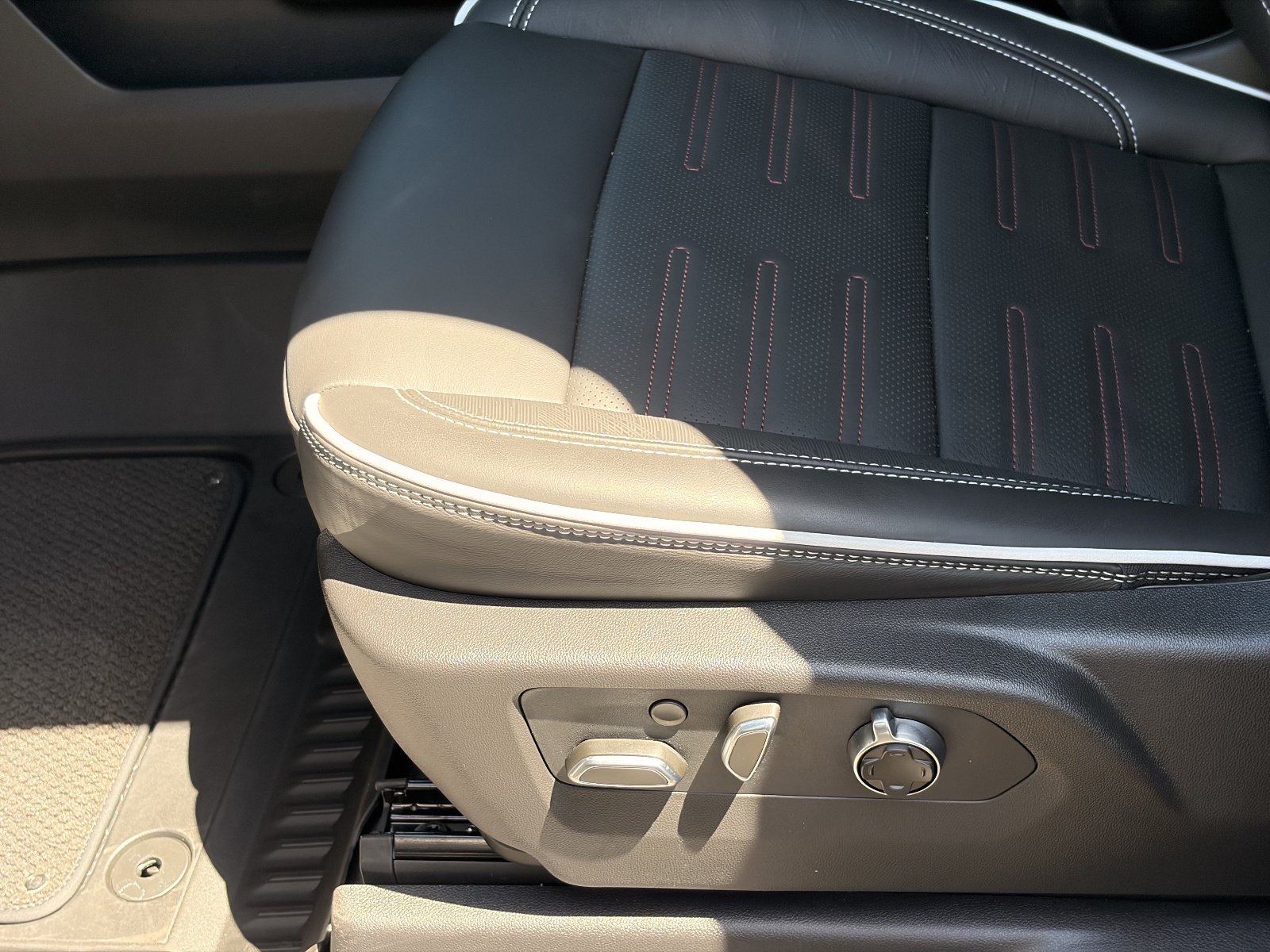 2026 GMC Sierra 1500 AT4X - Photo 28