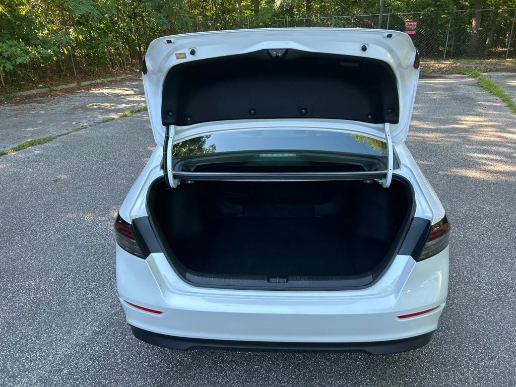 Used 2023 White Honda EX image 29