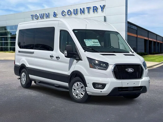 New 2026 Oxford White Ford XLT image 1