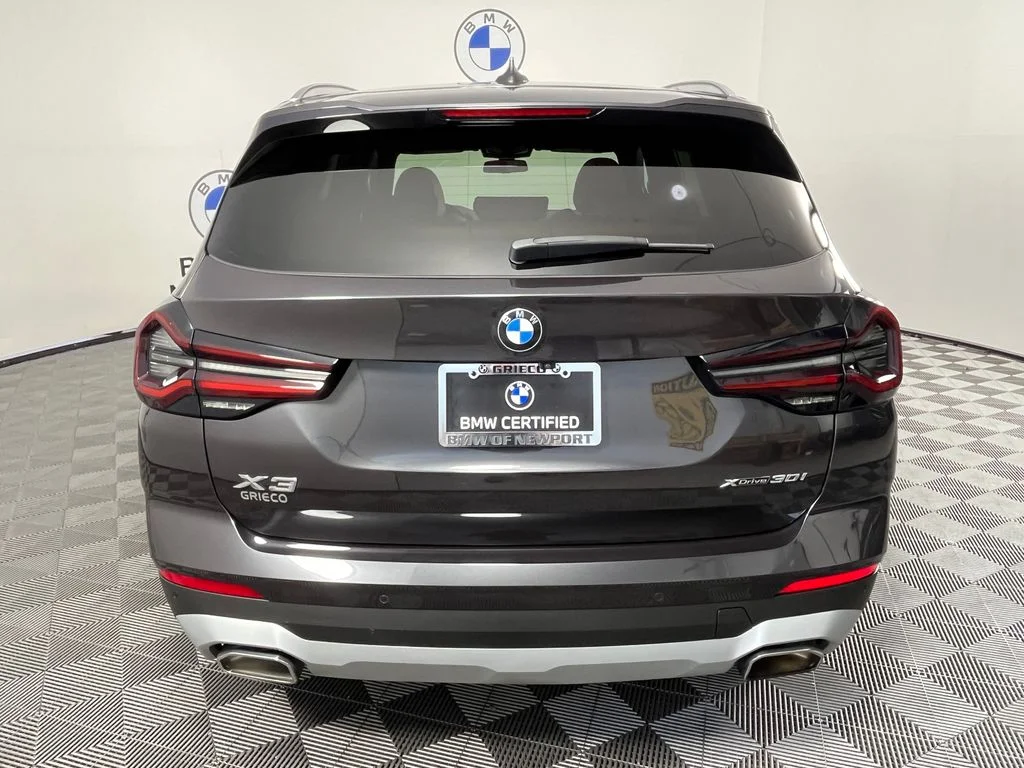 Used 2024 Gray BMW xDrive30i image 8