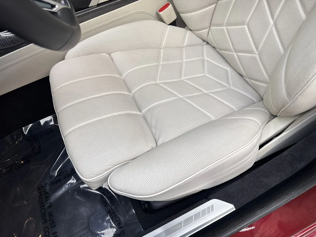 Used 2023 Red BMW xDrive60 image 29