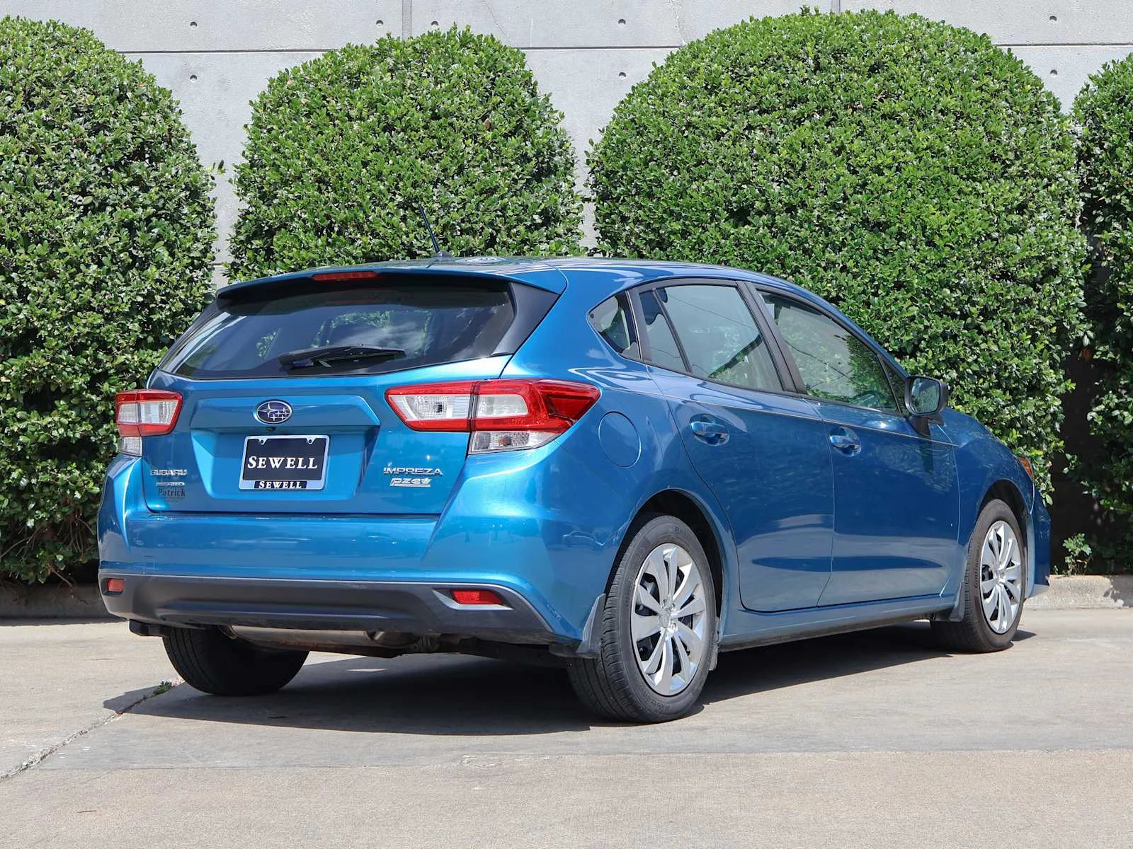 Used 2017 Island Blue Pearl Subaru  image 8