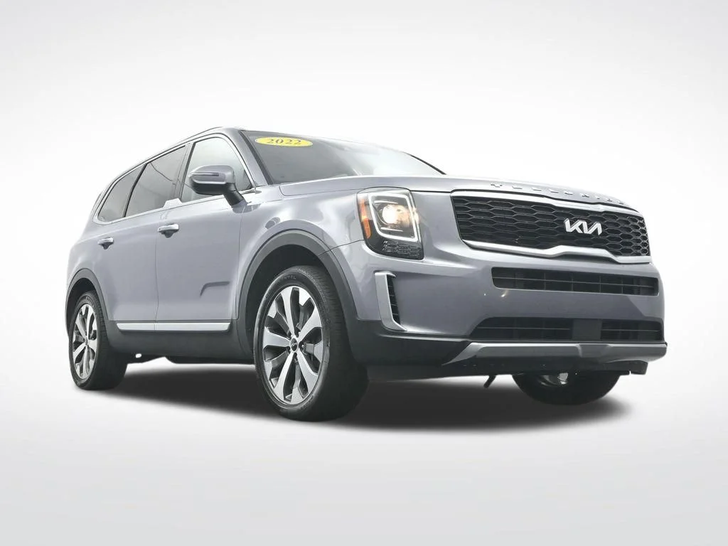 Used 2022 Everlasting Silver Kia S image 34