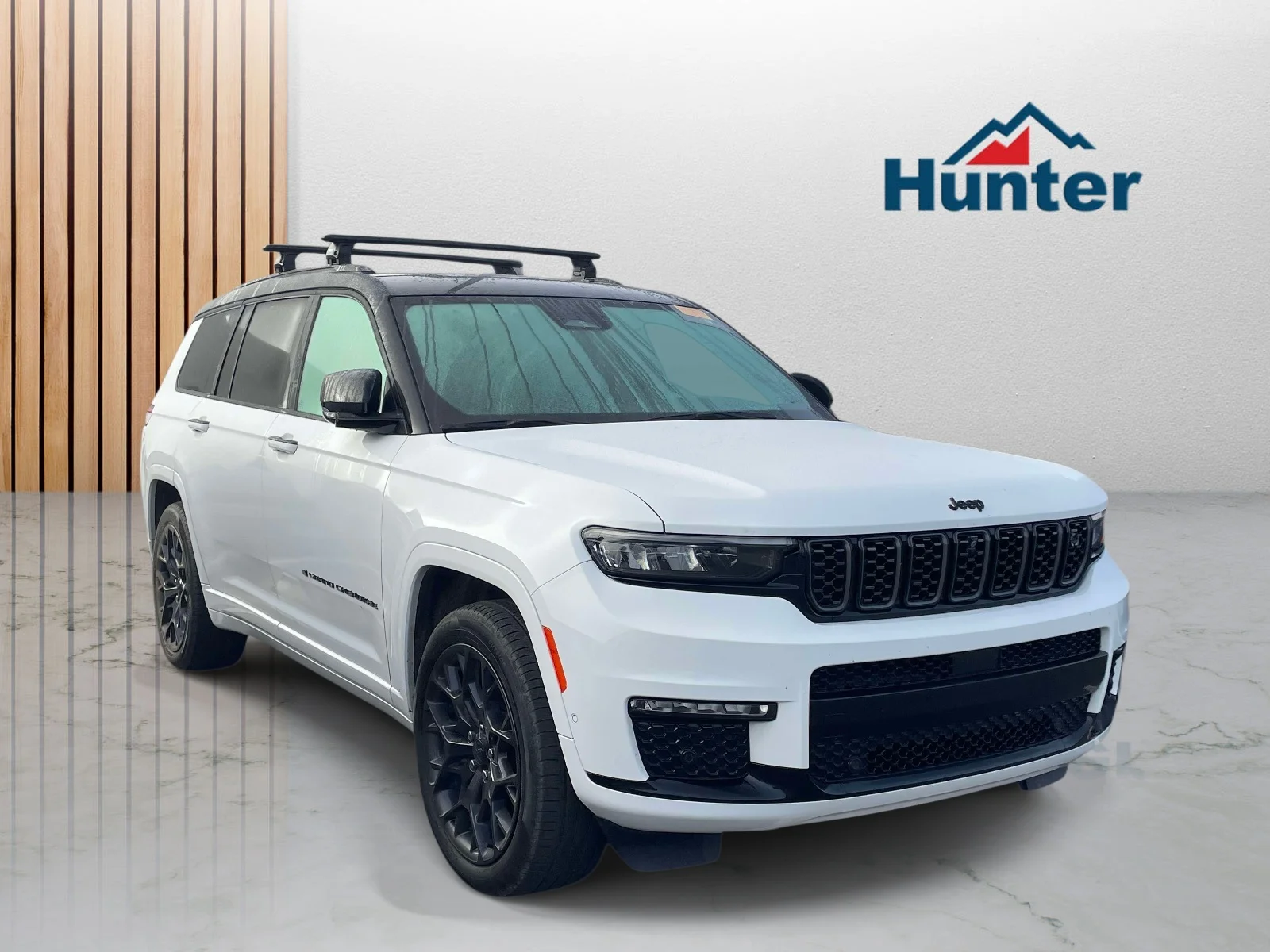 Used 2023  Jeep Summit Reserve image 1